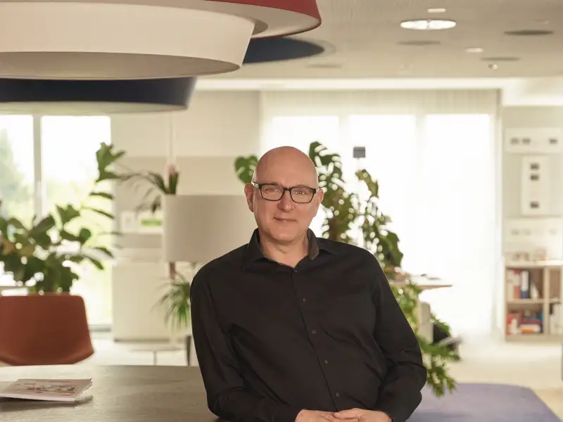 Porträt Sascha Decker.