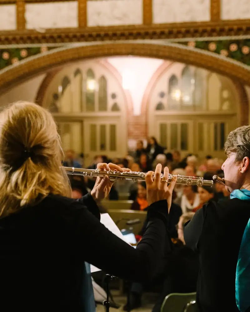 Ein Orchester beim Auftritt