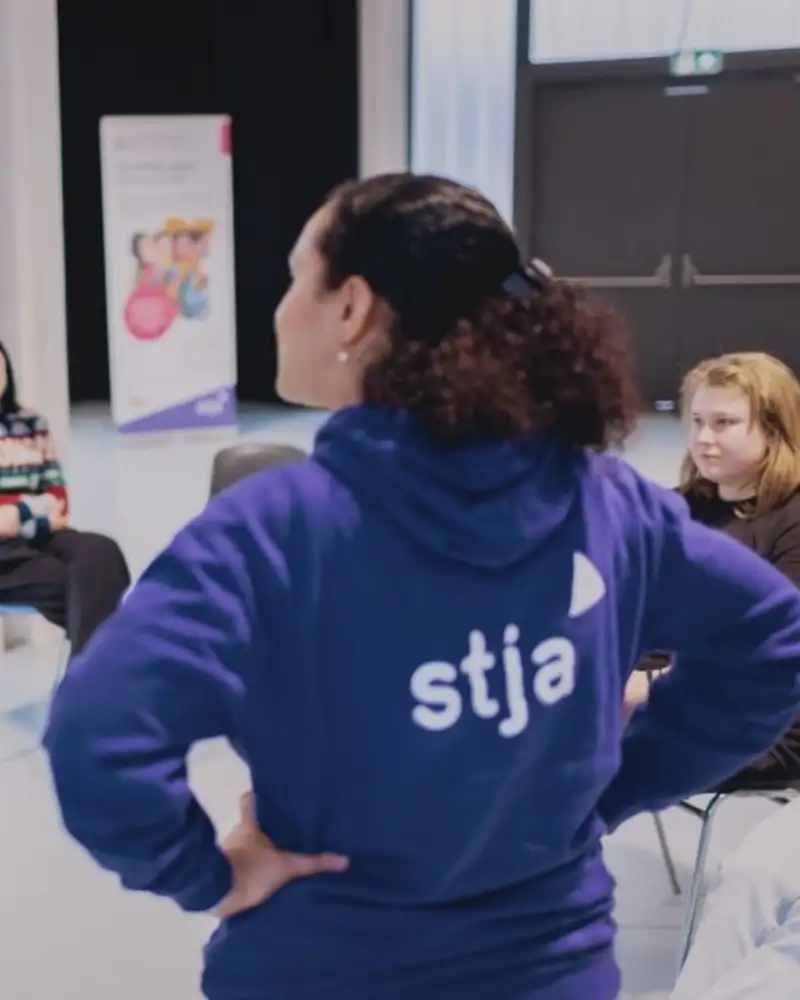 Workshopszene mit mehreren Personen