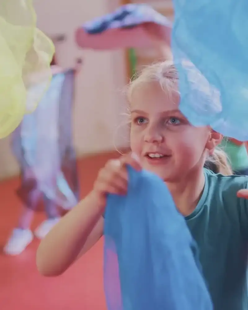 jonglierende Kinder im Förderprojekt