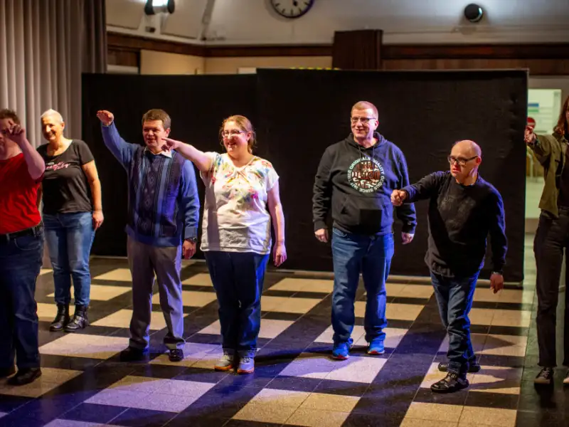 Inklusive Theatergruppe auf der Bühne