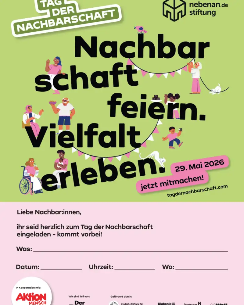 Auf einem grünen Einladungsplakat steht das Motto "Nachbarschaft feiern. Vielfalt erleben". Entlang des Buchstaben sind gezeichnete Menschen verschiedenen Alters und verschiedener Hautfarbe zu sehen, die gemeinsam eine Girlande aufhängen. Oben und unten auf dem Plakat sind die Logos von nebenan.de und der Aktion Mensch zu sehen.