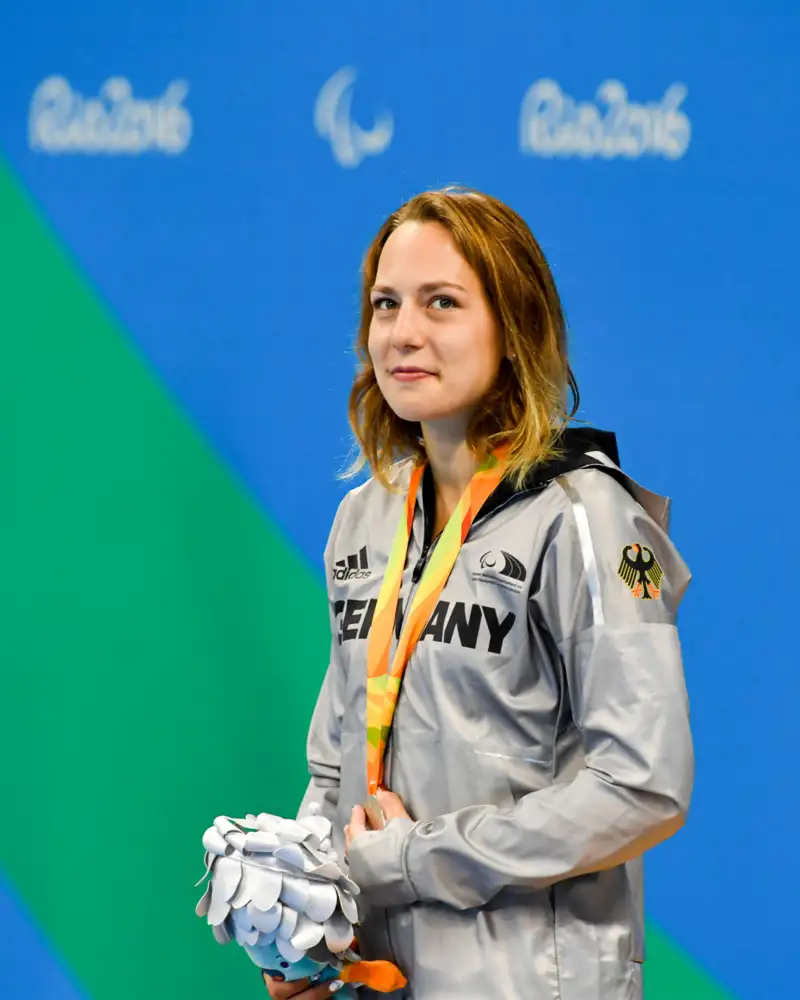 Maike Schwarz Silbermedaillengewinnerin in Rio über 50 Meter Freistil