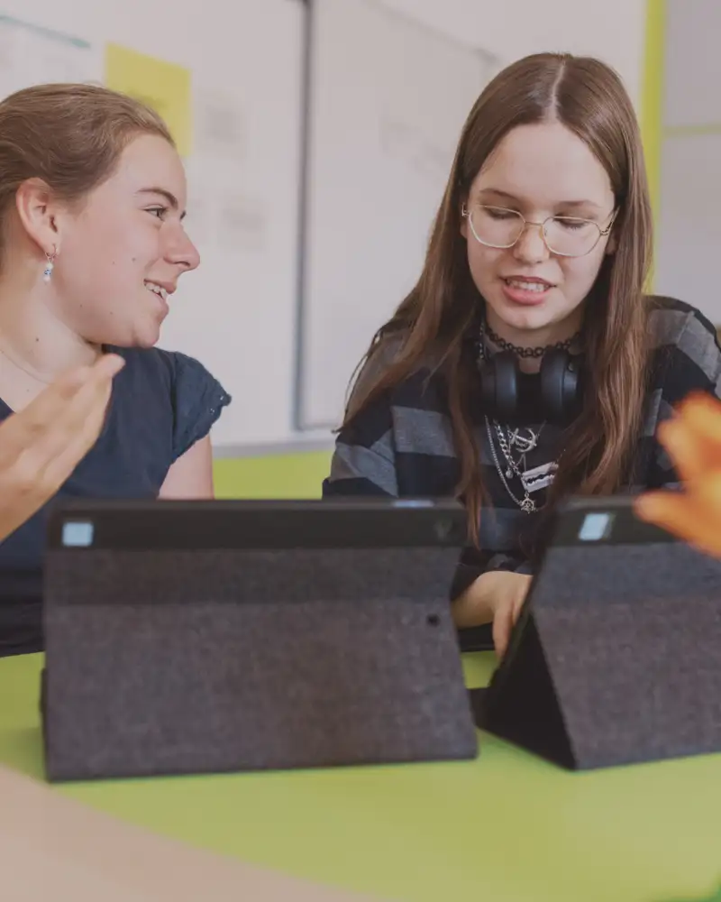 Aktion Mensch - 3.7.2026  -  Jugend. Macht. Medien, Würzburg - Schüler:innen aus verschiedenen Klassen des Dag Hammarskjöld-Gymnasiumnehmen nehmen eil am Workshop Multiplikator:innenfortbildung.