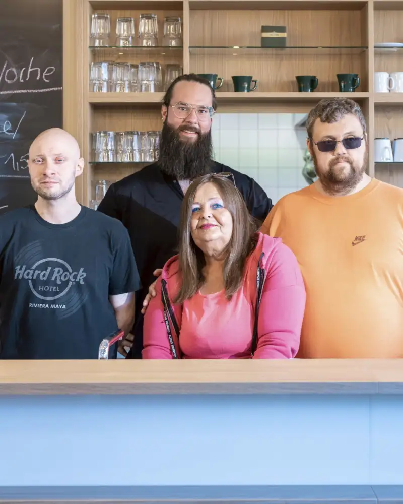 Mitarbeiter*innen des inklusiven Café Brand in Bremen.
