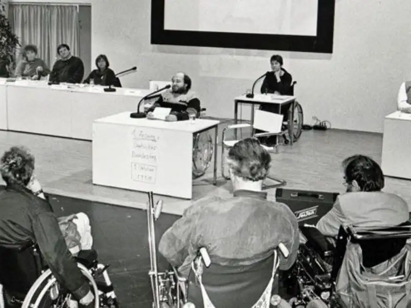 Veranstaltung des „Initiativkreises Gleichstellung Behinderter“ (später NETZWERK ARTIKEL 3). 1991 wurde der „Düsseldorfer Appell“ verabschiedet.