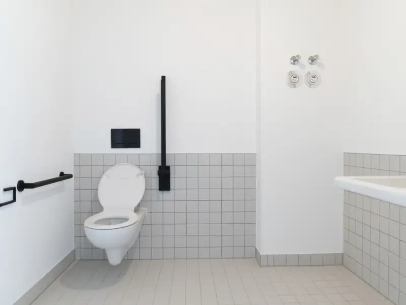 Ein barrierefreies Badezimmer.
