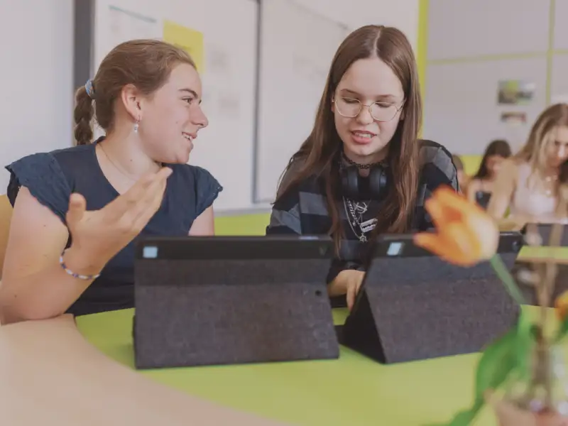 Aktion Mensch - 3.7.2026  -  Jugend. Macht. Medien, Würzburg - Schüler:innen aus verschiedenen Klassen des Dag Hammarskjöld-Gymnasiumnehmen nehmen eil am Workshop Multiplikator:innenfortbildung.
