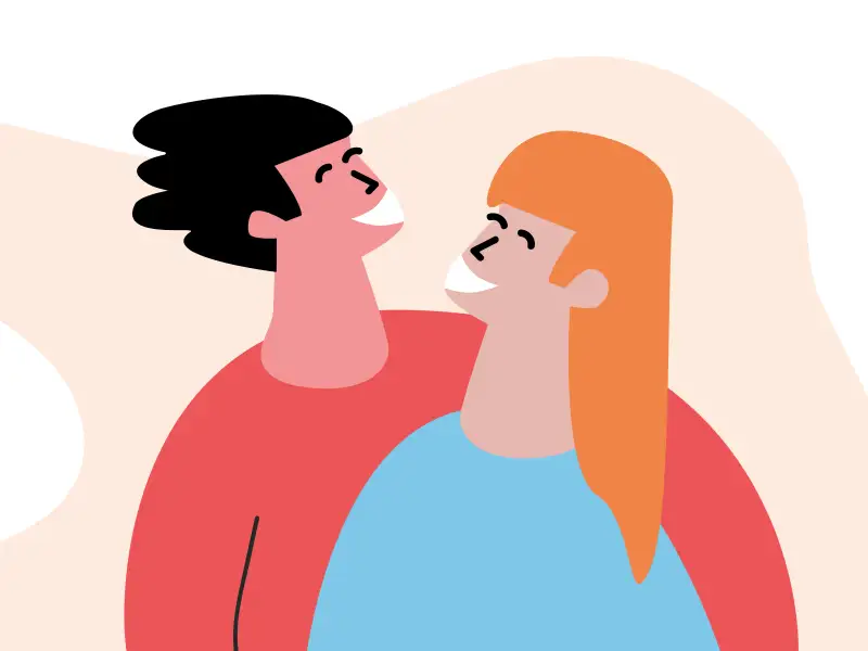 Zwei Personen, die nebeneinander stehen und sich freundlich anschauen.