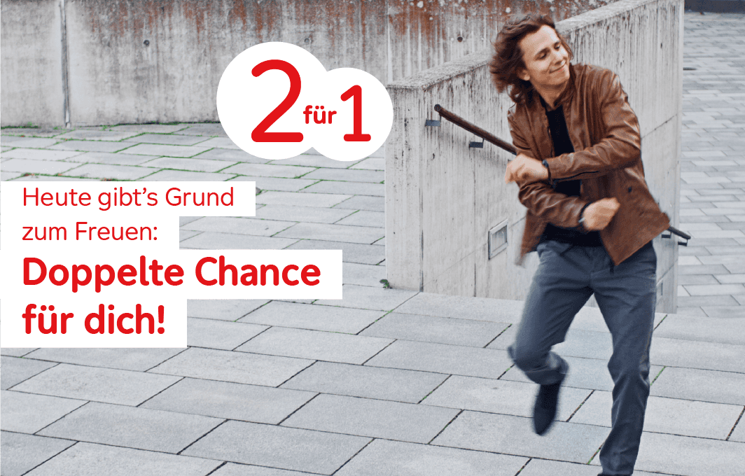 Ein Mann tanzt ausgelassen vor einer Treppe. Daneben der Text: "Heute gibt's Grund zum Freuen: Doppelte Chance für dich!" Der Link führt zum Glücks-Los.