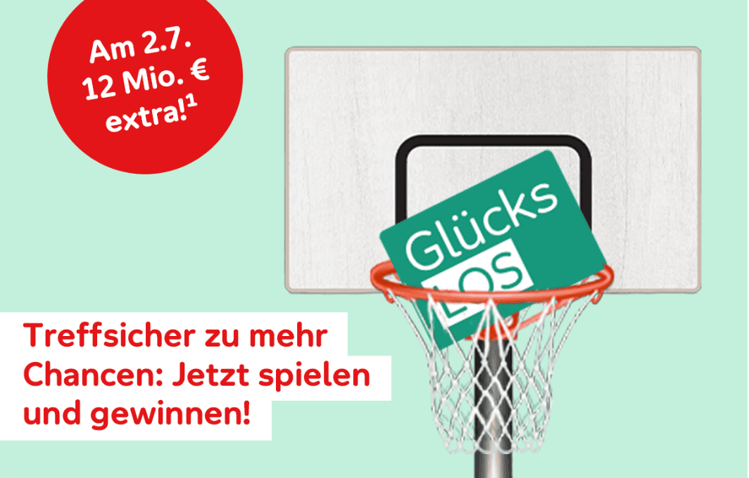 Ein Basketballkorb, in dem ein Glücks-Los liegt.
