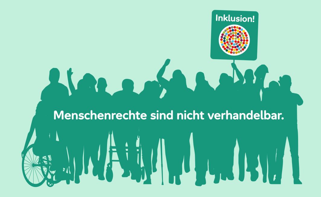 Illustration von diversen Demonstrierenden zum Protesttag am 5. Mai. Darauf der Text "Menschenrechte sind nicht verhandelbar." Link führt zur URL https://www.aktion-mensch.de/was-du-tun-kannst/protesttag-5-mai