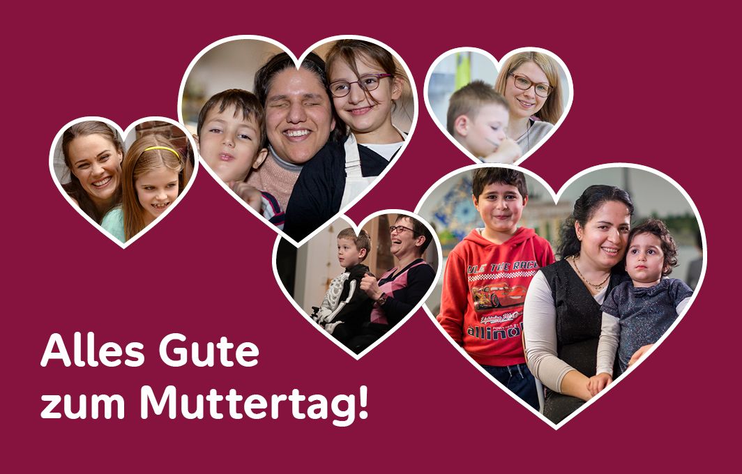 Collage mehrerer herzförmig ausgeschnittener Fotos. Alle zeigen Mütter mit ihren Kindern. Darunter steht: Alles Gute zum Muttertag!