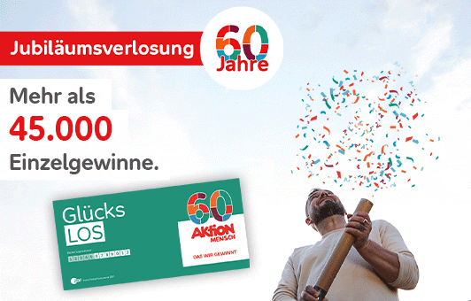 Ein Mann sprüht Konfetti in die Luft. Daneben ist ein Schriftzug "Mehr als 45.000 Einzelgewinne".