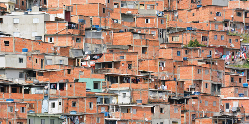 Eine Favela in Brasilien