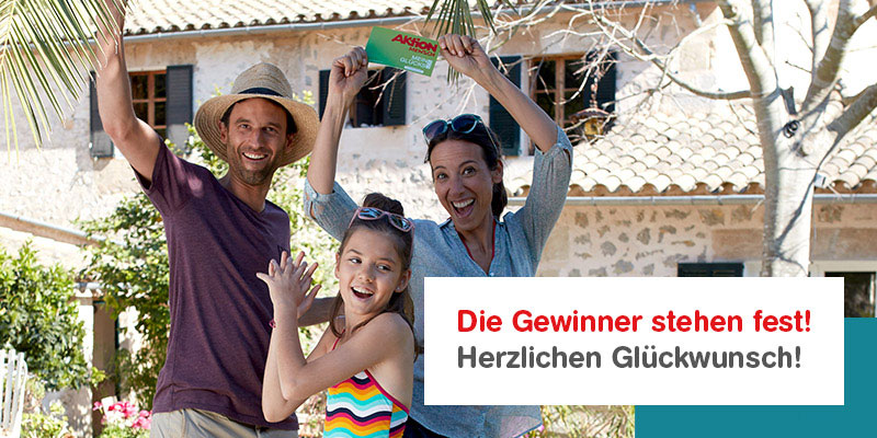 Ein Mann, eine Frau und ein Kind hüpfen in die Luft. Auf einem weißen Kasten steht: Die Gewinner stehen fest. Herzlichen Glückwunsch.