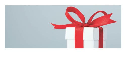 Geschenkpäckchen in weiß mit roter Schleife